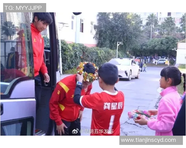 滇超在五华 - “滇超”行将开zhuá!看望昆明队,板扎!